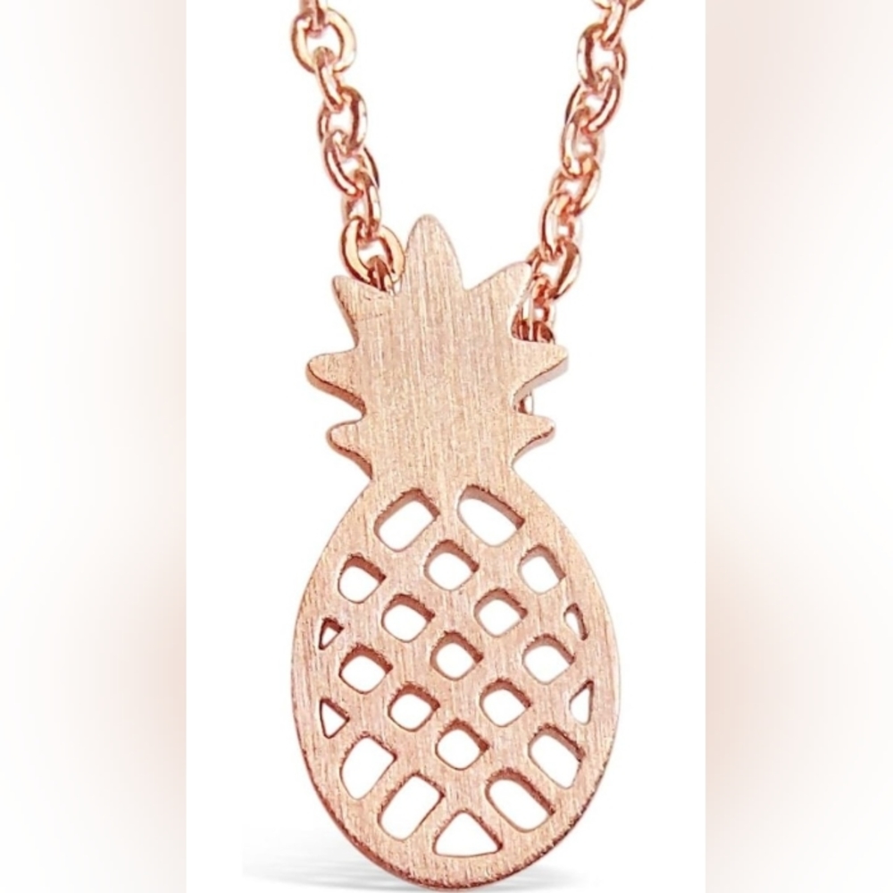 Rosa Vila Pineapple Pendant Necklace, Gold